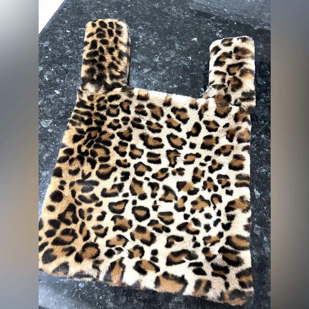 Small cheetah plush tote with zipper